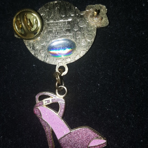 Hard Rock Hotel Chicago Shoe Pin - Picture 2 of 3